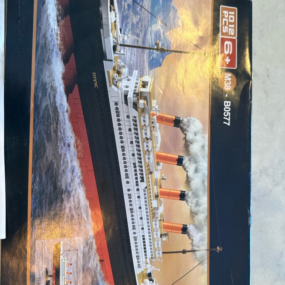 SuSenGo RMS Titanic Model Kit - Picture 2 of 6